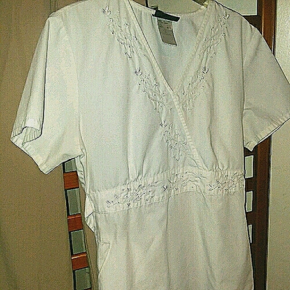 Cherokee scrub top with back tie
